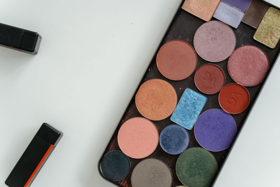 A colorful array of eyeshadows in a palette captured in a flat lay style, perfect for beau