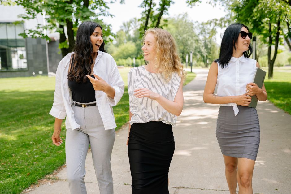 Professional Interview Attire for Women: Smart Outfit Rules
